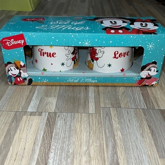 DISNEY Mickey and Minnie Mouse set of 2 christmas mugs! - Picture 1 of 3
